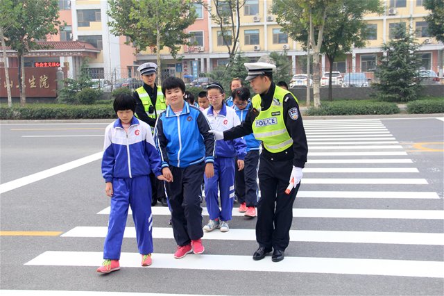 校警共建保安全