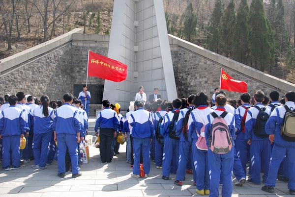 淄博市特教中心開展清明節(jié)掃墓活動(dòng)