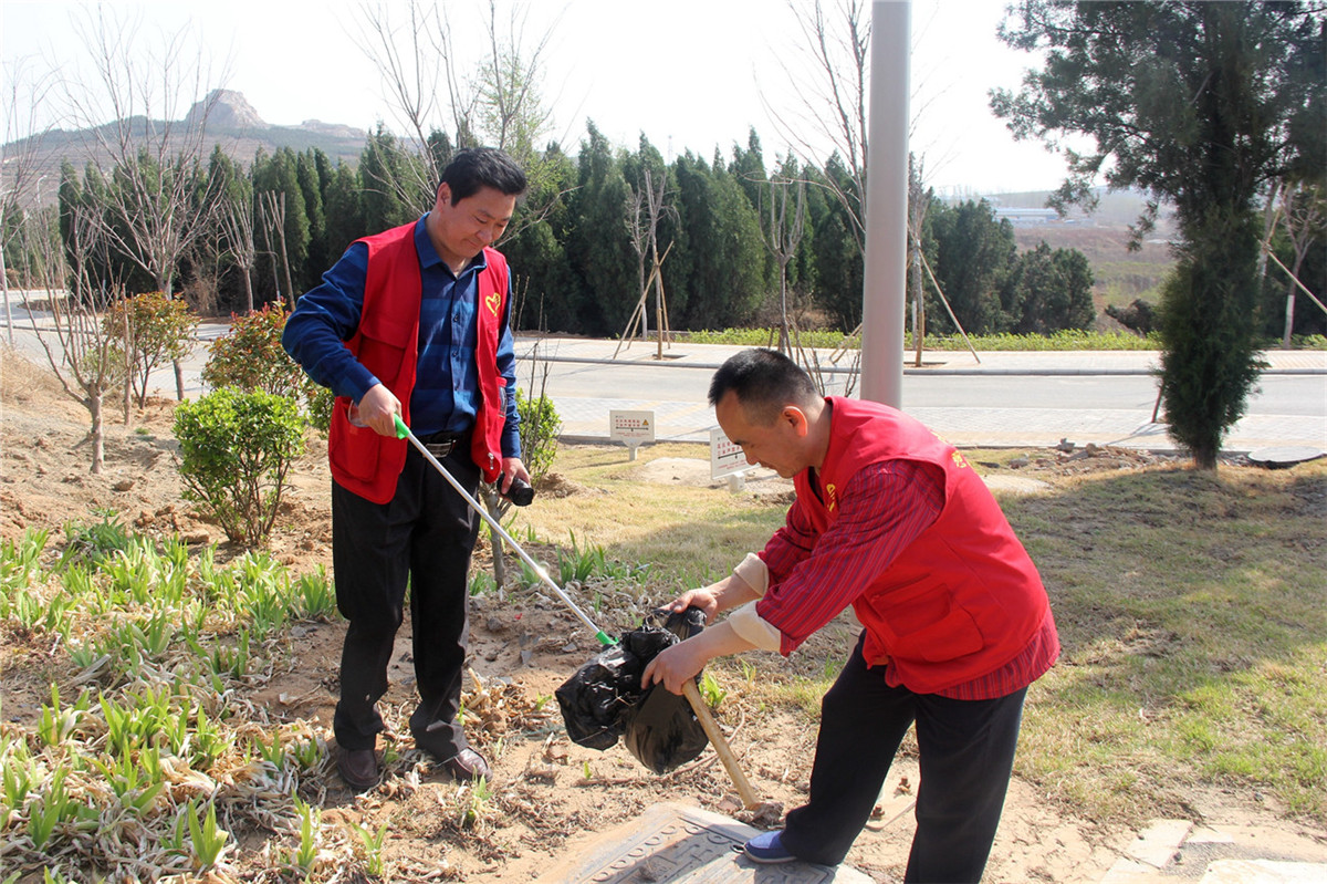 黨員志愿者環(huán)保行動