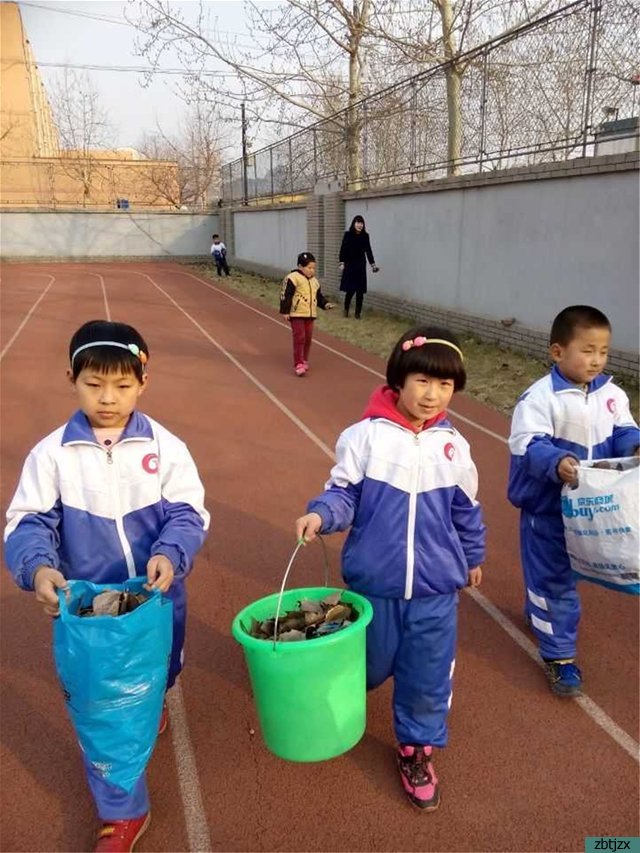 踐行雷鋒精神 營造綠色校園