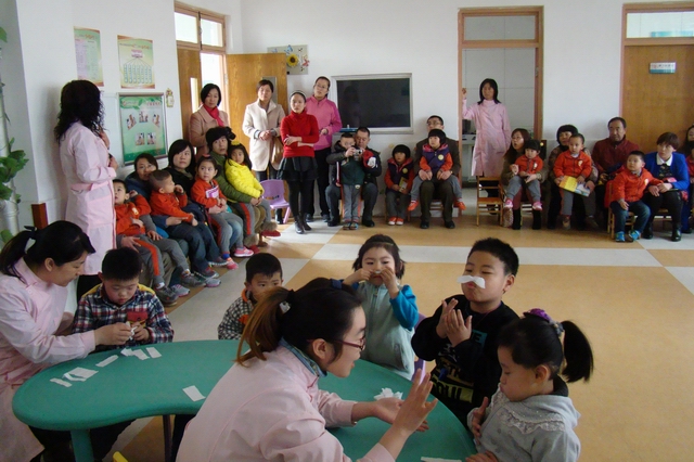 市特教中心和高新區(qū)實(shí)驗(yàn)幼兒園組織“愛護(hù)小耳朵”聯(lián)誼活動