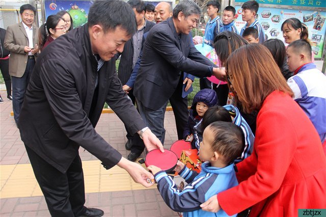 凝聚共識，共創(chuàng)文明--市體育中心、市特教中心文明共建暨綠茵志愿者服務(wù)隊(duì)愛心服務(wù)基地揭牌儀式活動成功舉行