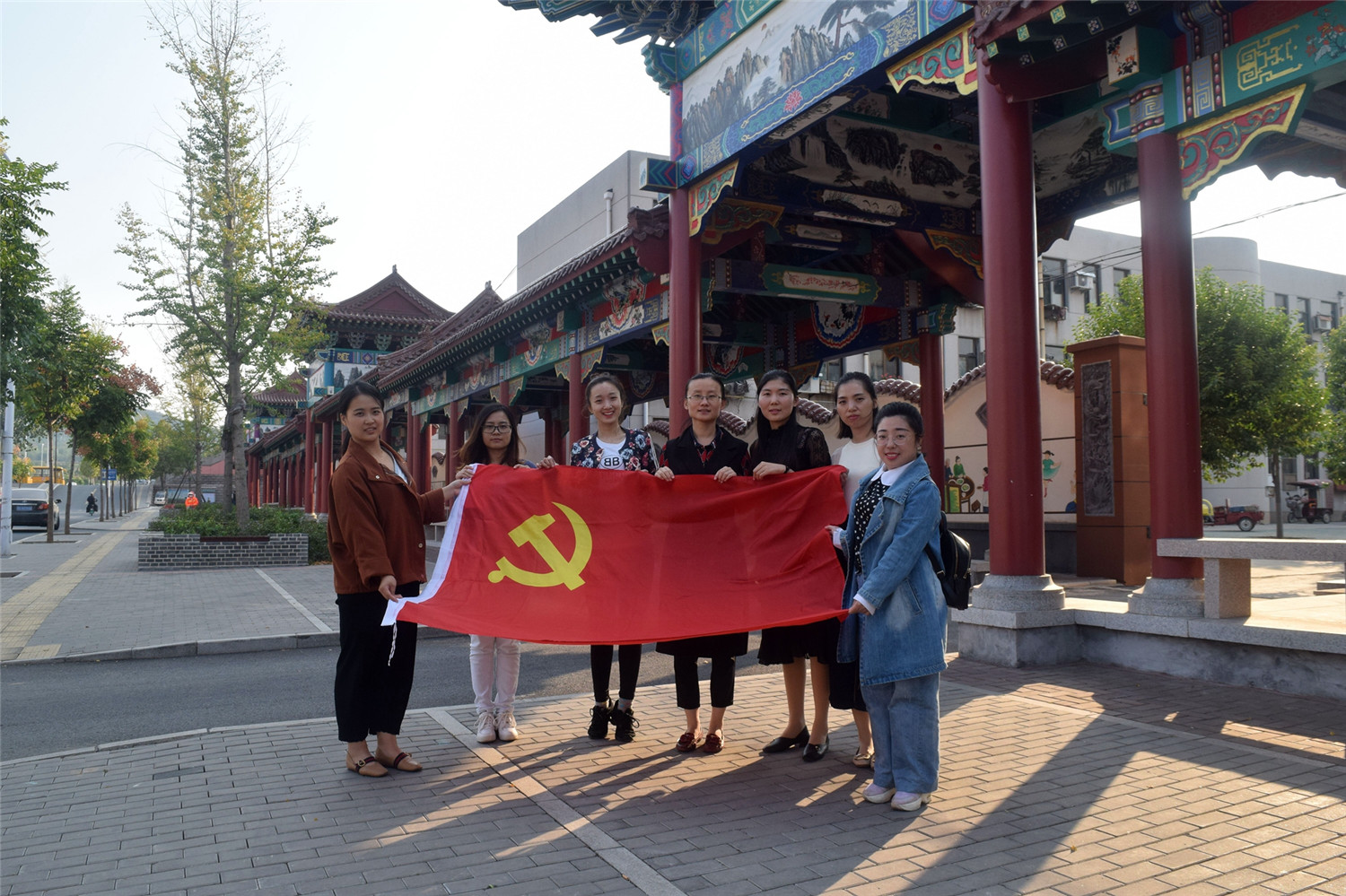 市特教中心開展“黨的十九大精神進社區(qū)”主題黨日活動